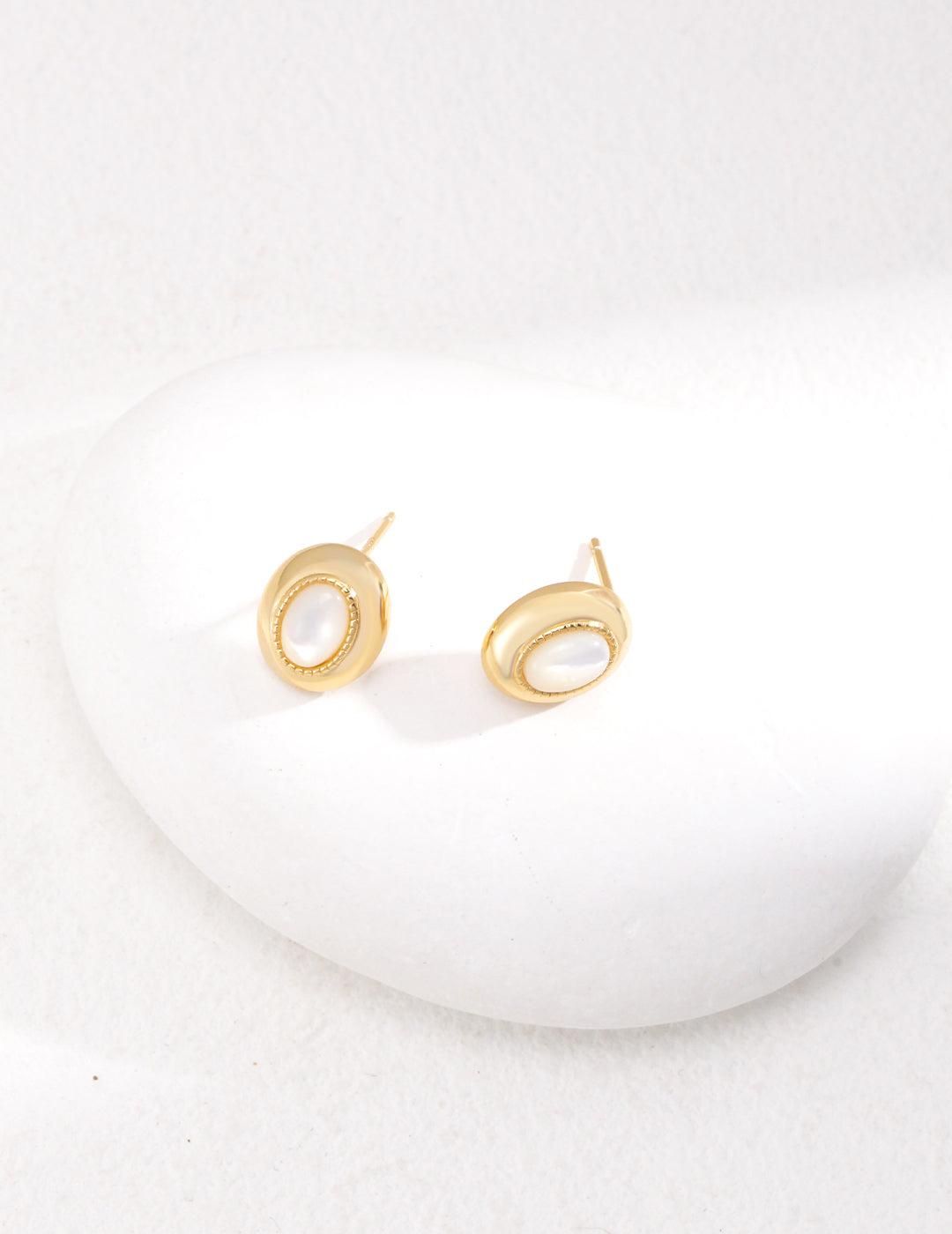 S925 Mother of Pearl Vintage Stud Earrings